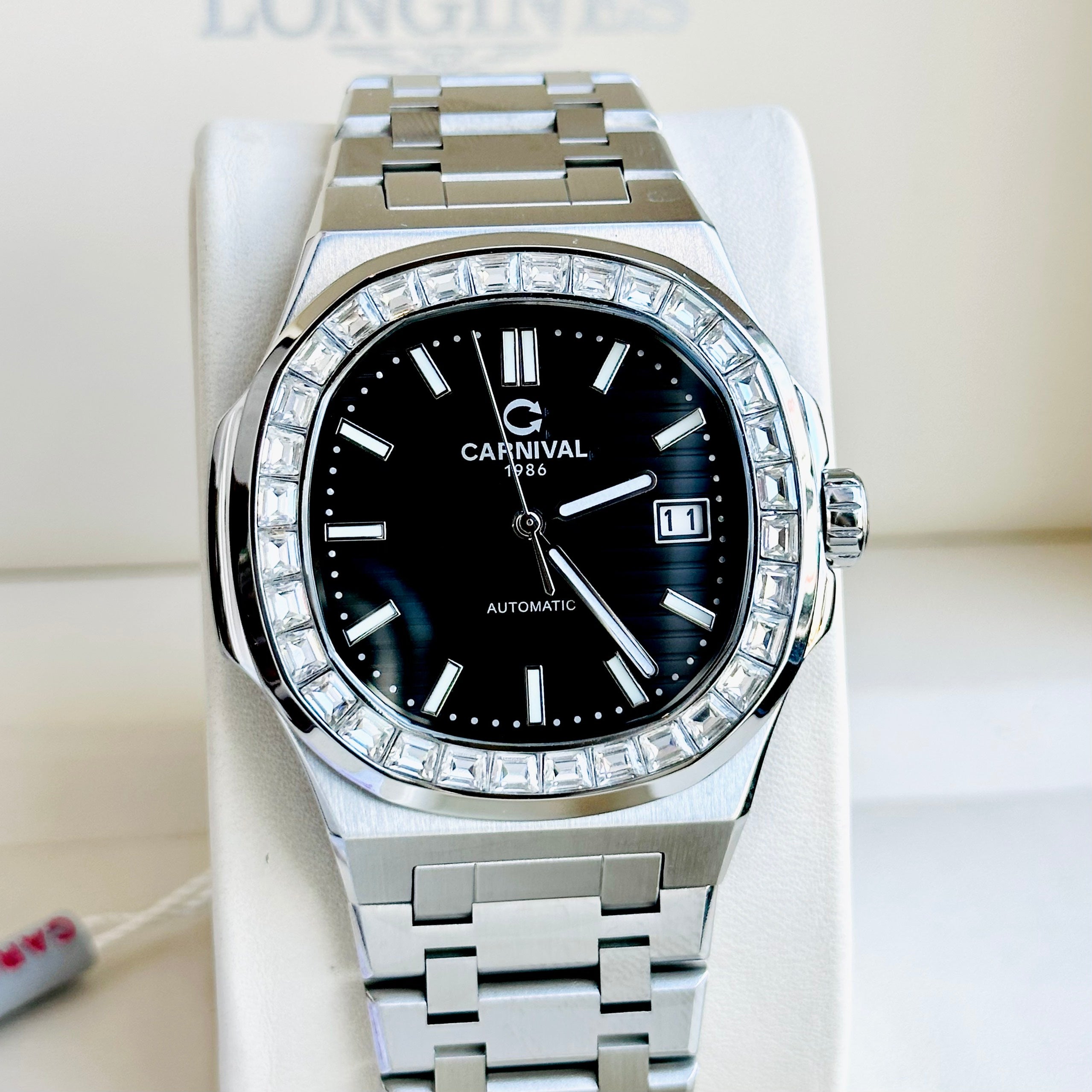 Carnival 8108G Bạc Đen ( 8108G-VT-D)