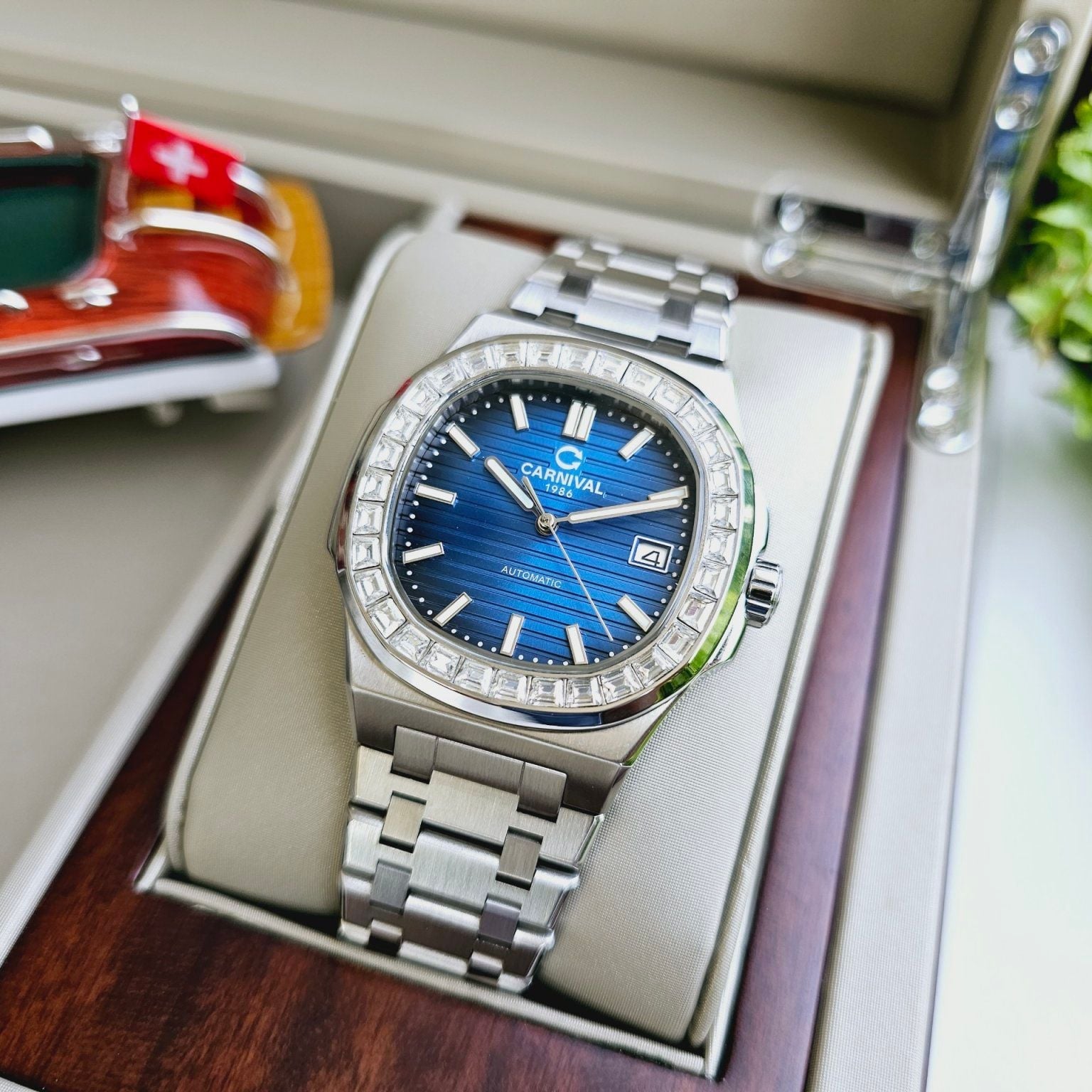 Carnival 8108G Bạc Xanh ( 8108G-VT-X)