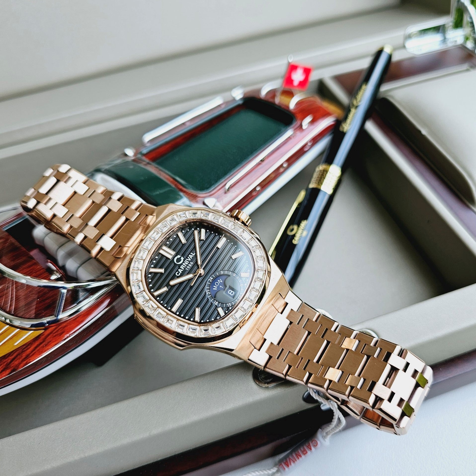 Carnival 8110G Rosegold Đen ( 8110G-VH-D)