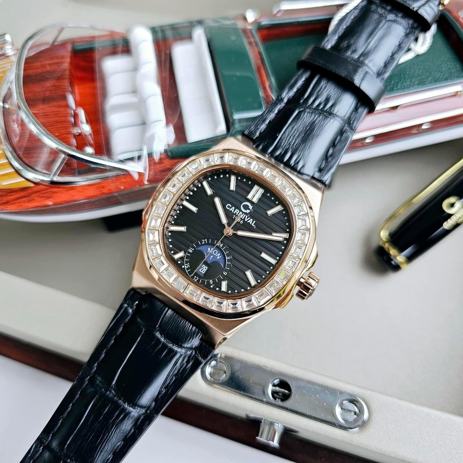 Carnival 8110G Rosegold Đen Dây Da ( 8110G-VH-D-D)