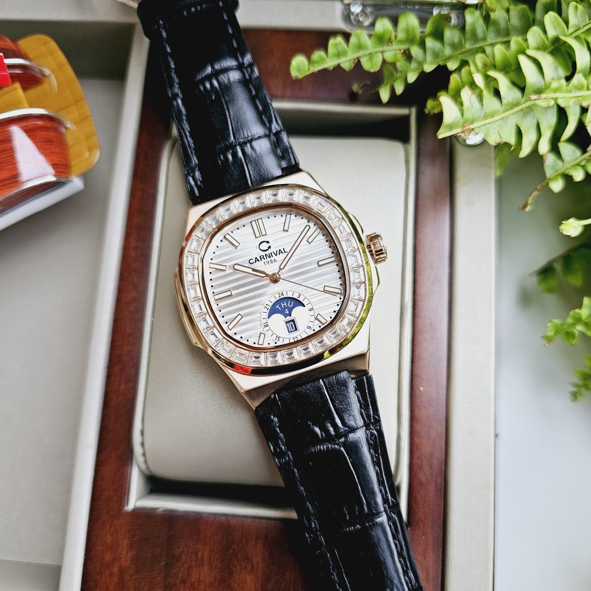 Carnival 8110G Rosegold Trắng Dây Da ( 8110G-VH-D-T)