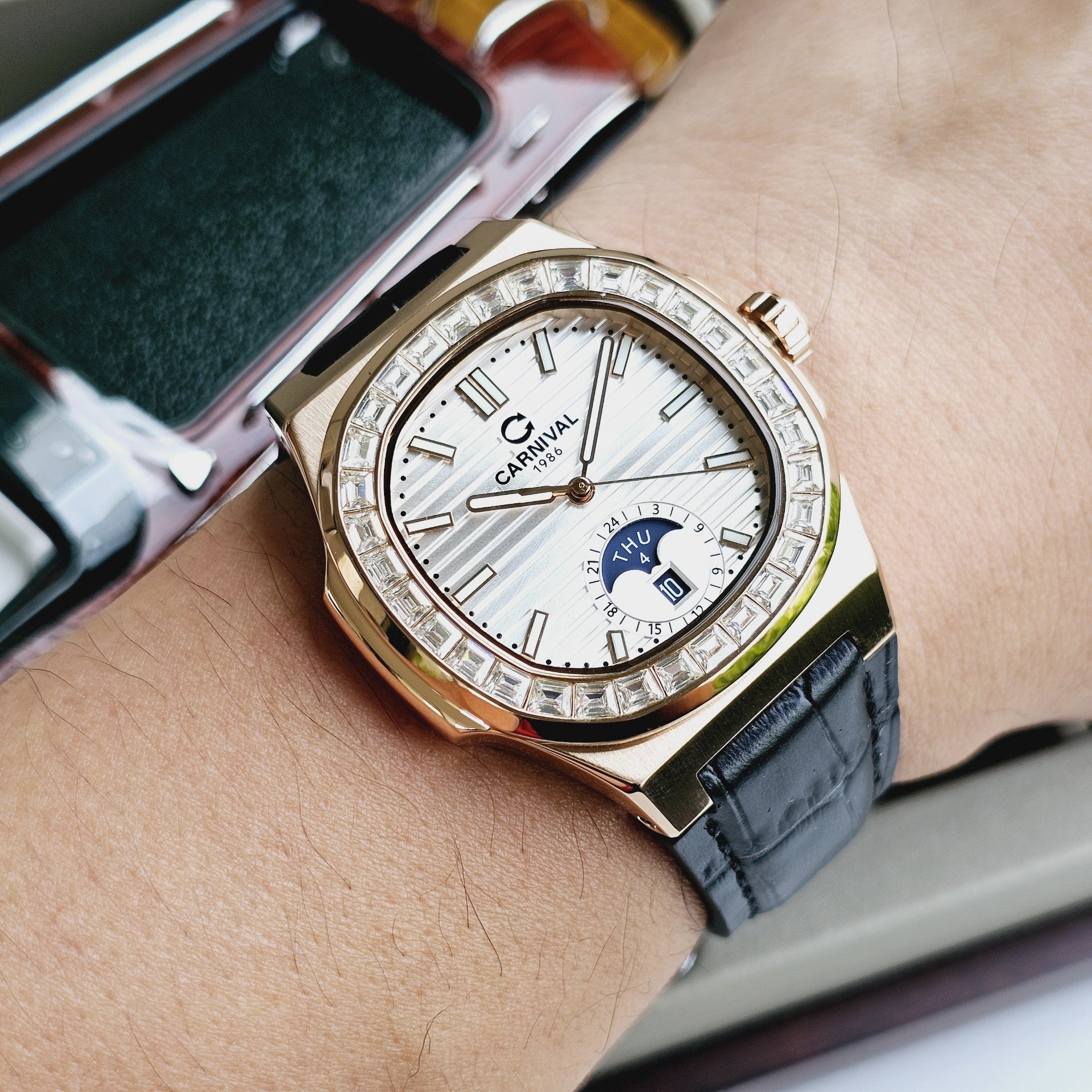 Carnival 8110G Rosegold Trắng Dây Da ( 8110G-VH-D-T)