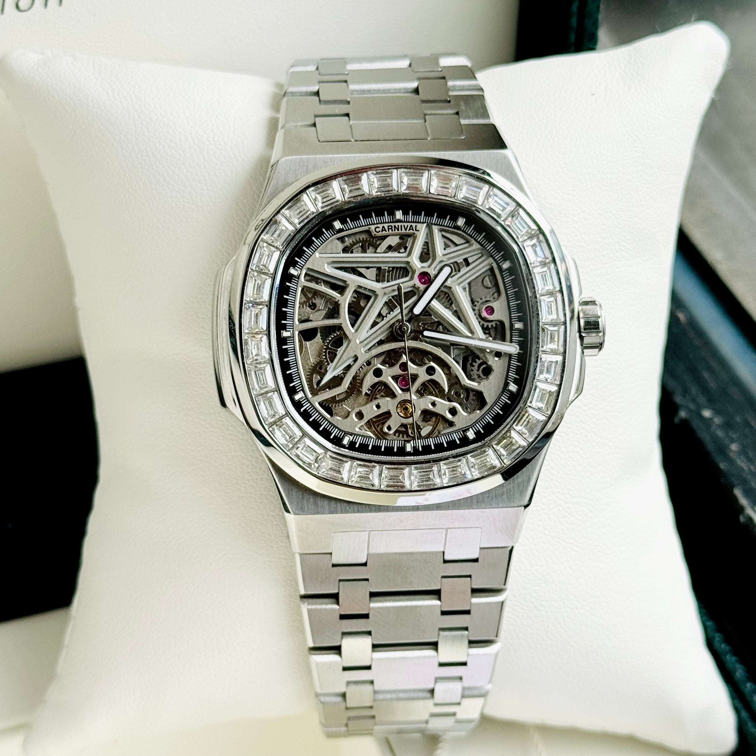 Carnival 8118G2 Bạc Trắng ( 8118G2-VT-T)