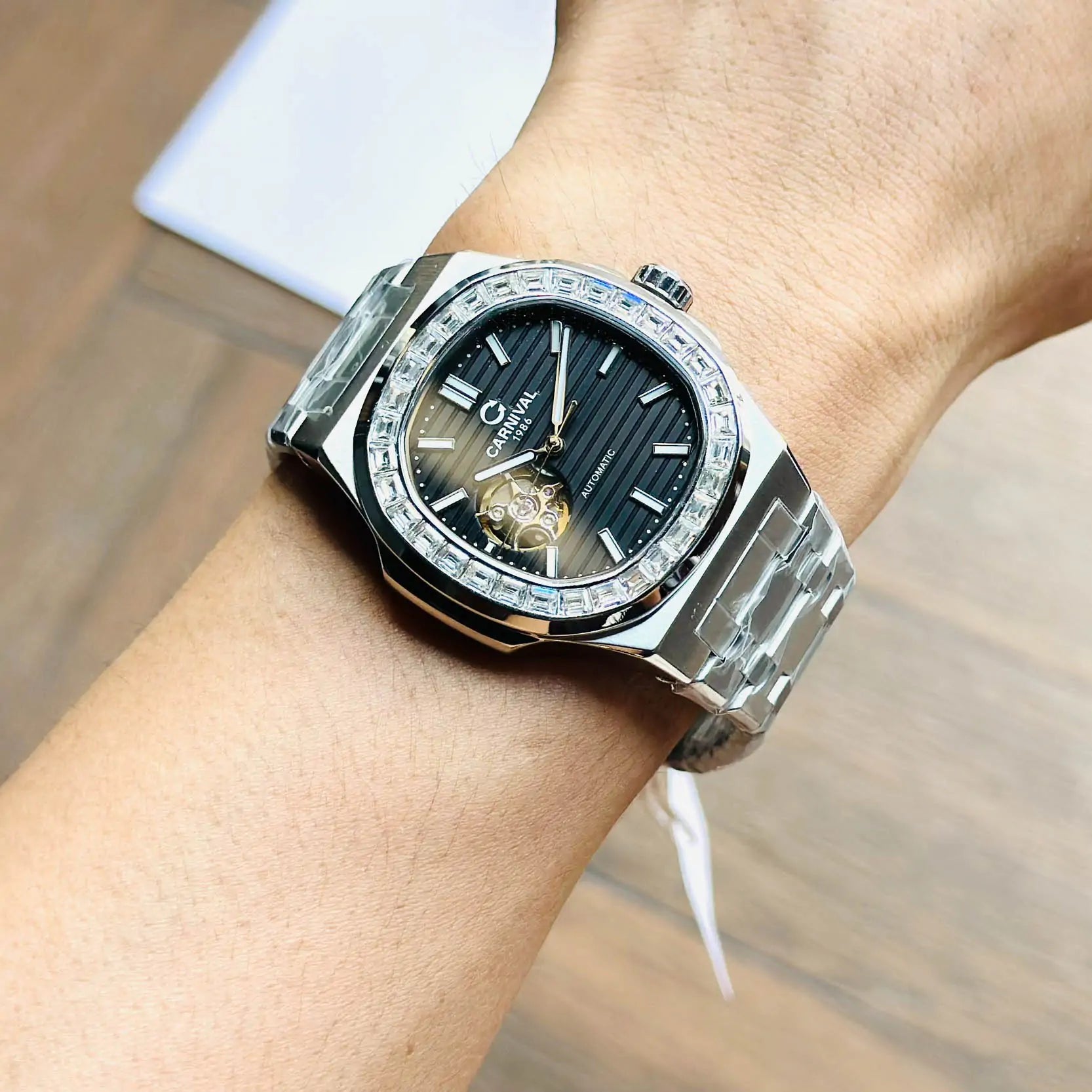 Carnival 8128G Bạc Đen ( 8128G-VT-D)