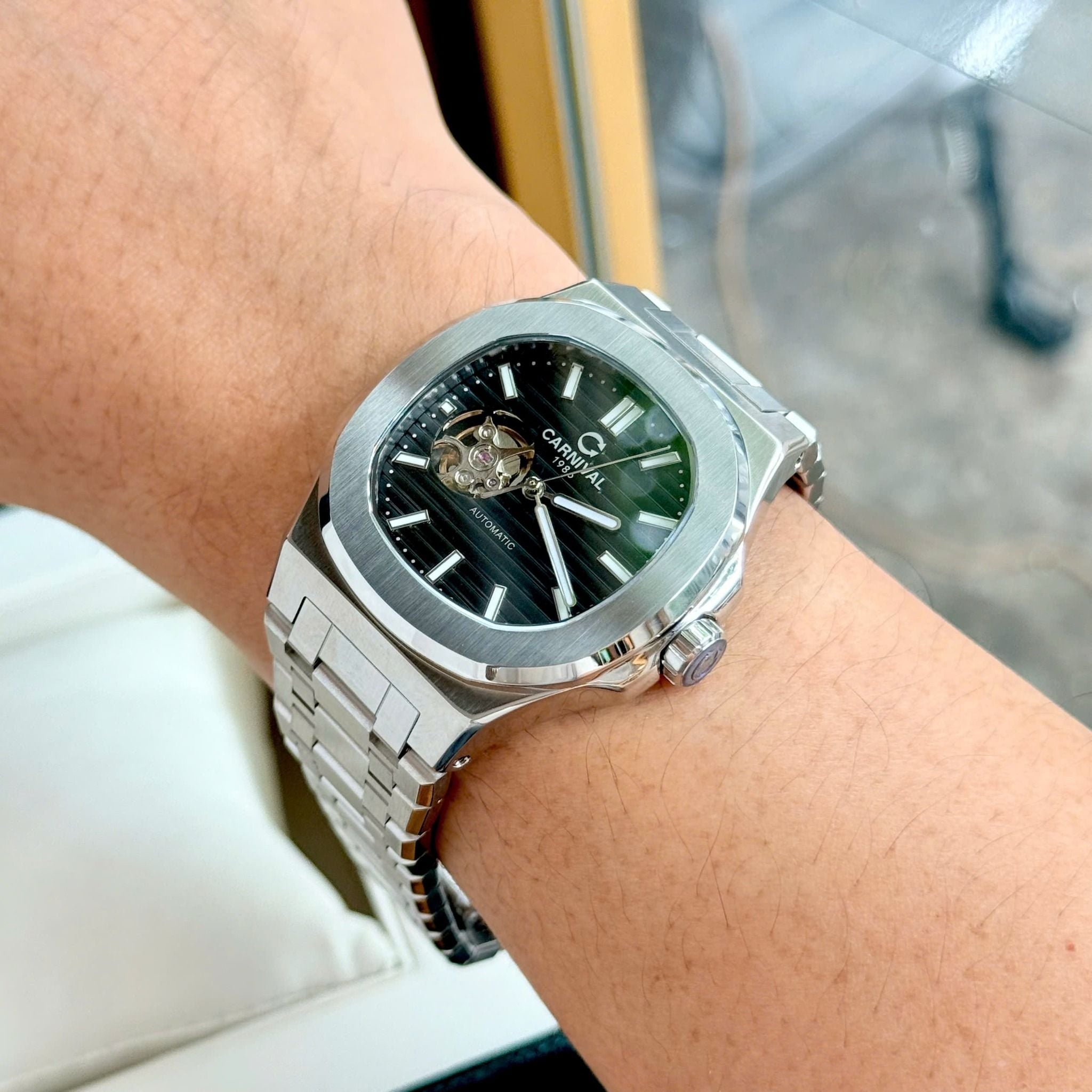 Carnival 8128G1 Bạc Đen ( 8128G1-VT-D)