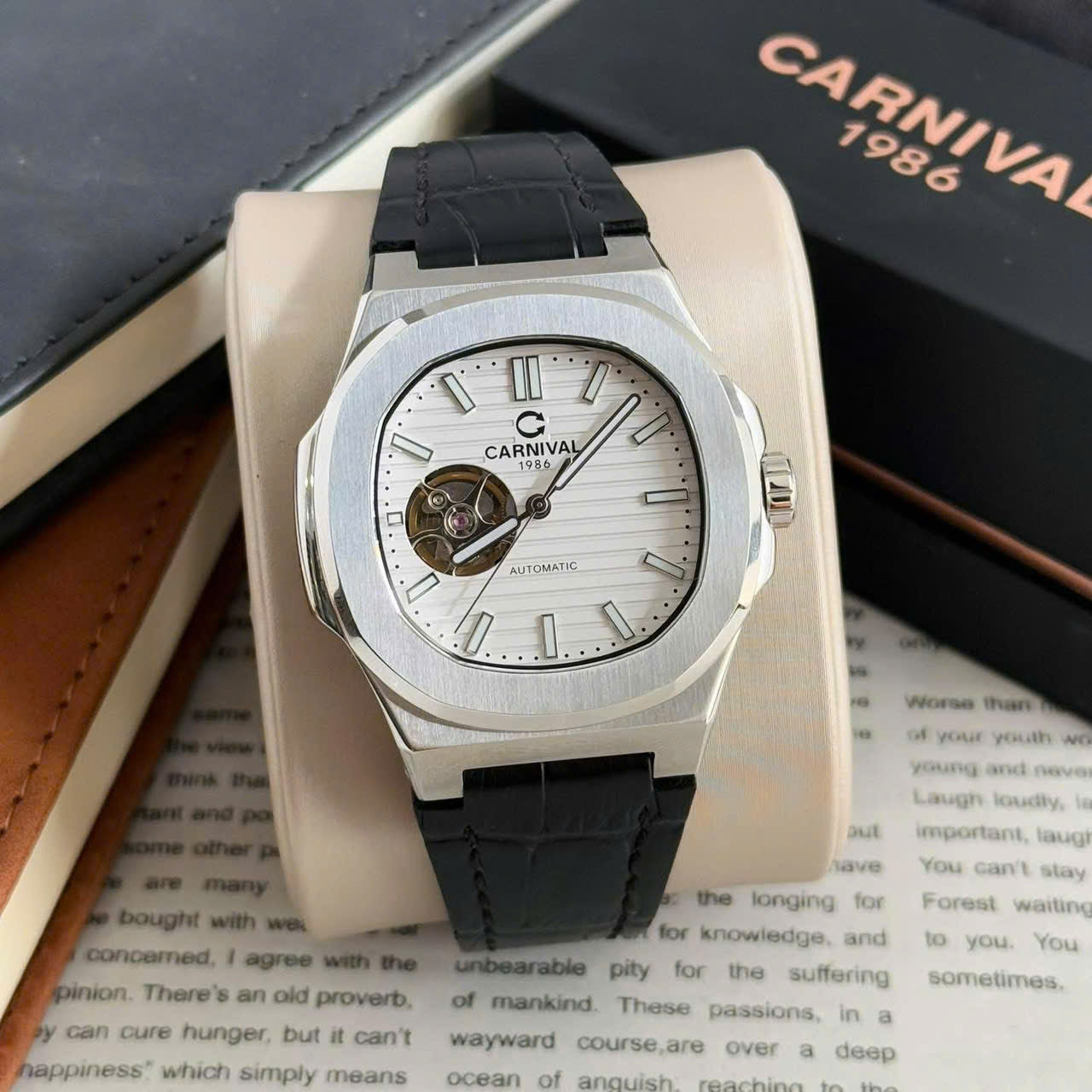 Carnival 8128G1 Bạc Trắng Dây Da ( 8128G1-VT-DD-T)