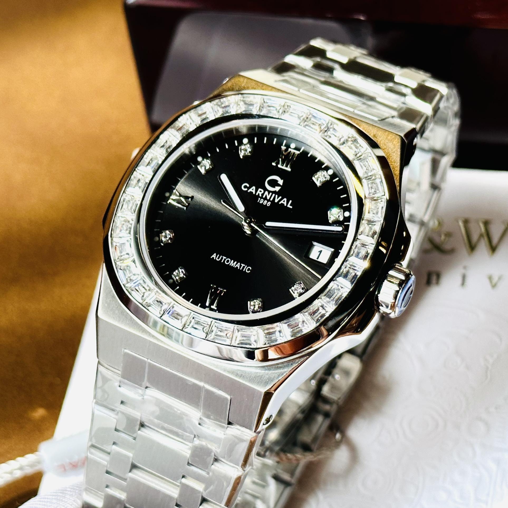 Carnival 8129G Bạc Đen ( 8129G-VT-D)