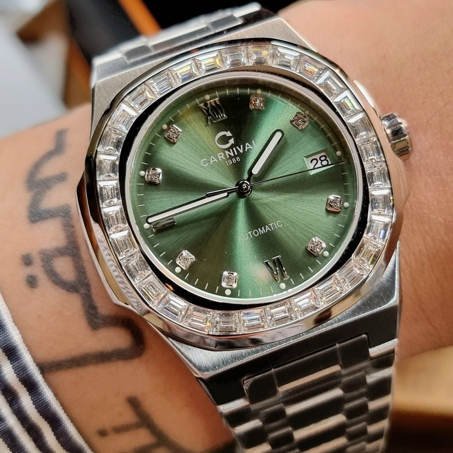 Carnival 8129G Bạc Xanh Lá ( 8129G-VT-XL)