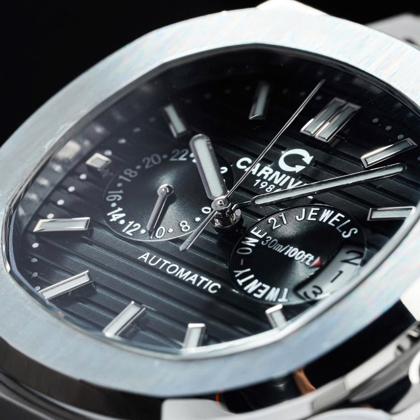 Carnival 8158G Bạc Đen ( 8158G-VT-D)