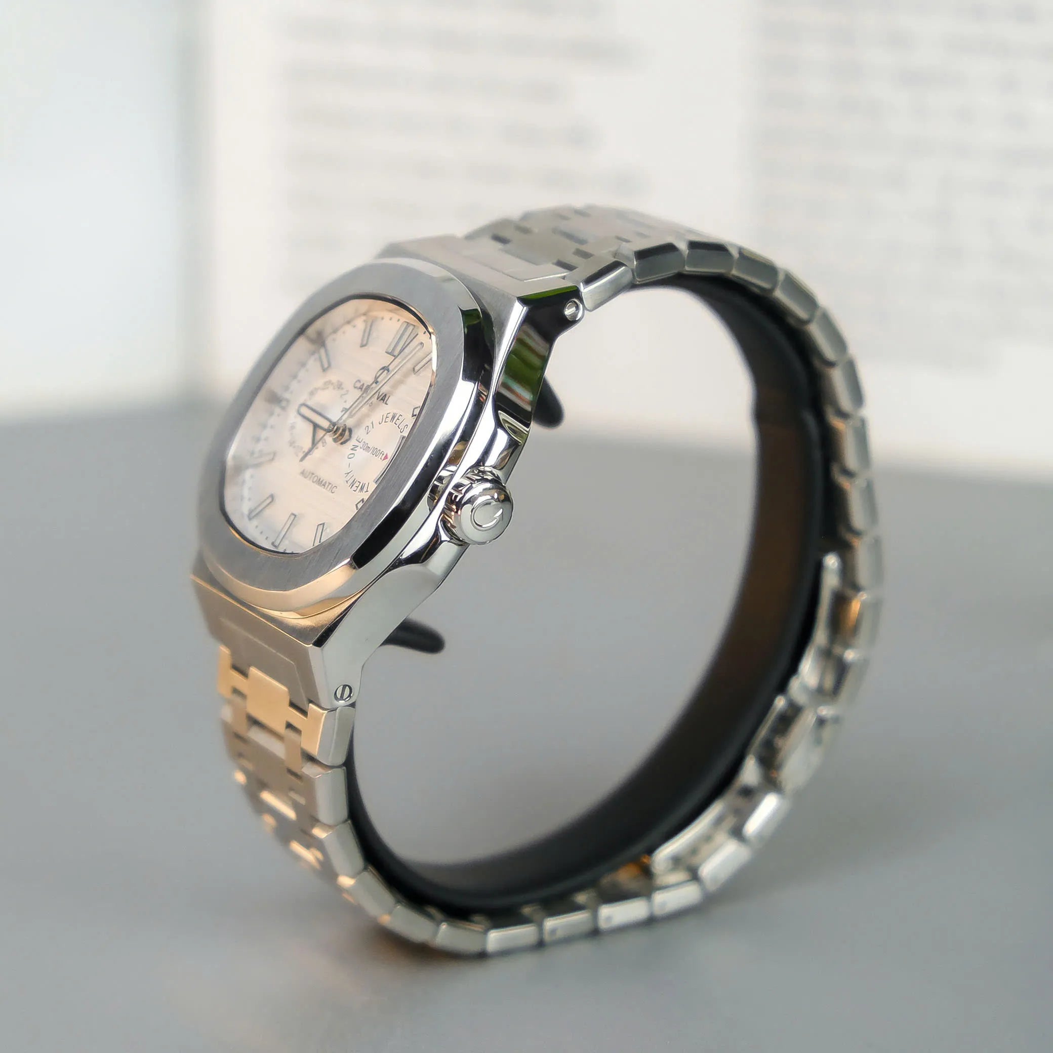 Carnival 8158G Bạc Trắng ( 8158G-VT-T)