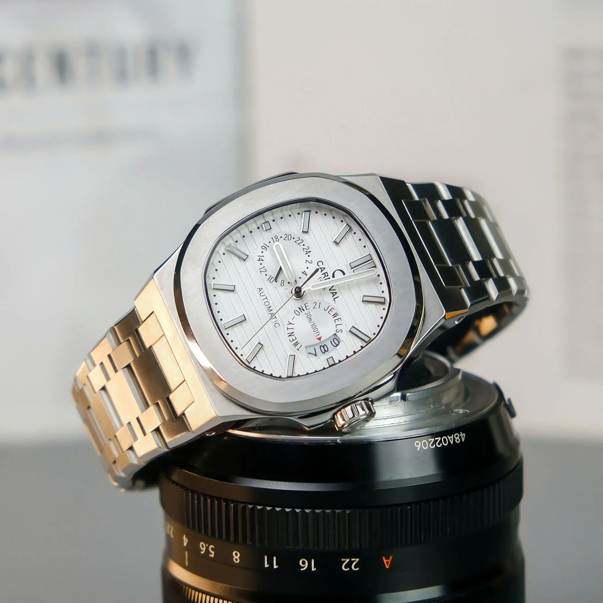 Carnival 8158G Bạc Trắng ( 8158G-VT-T)
