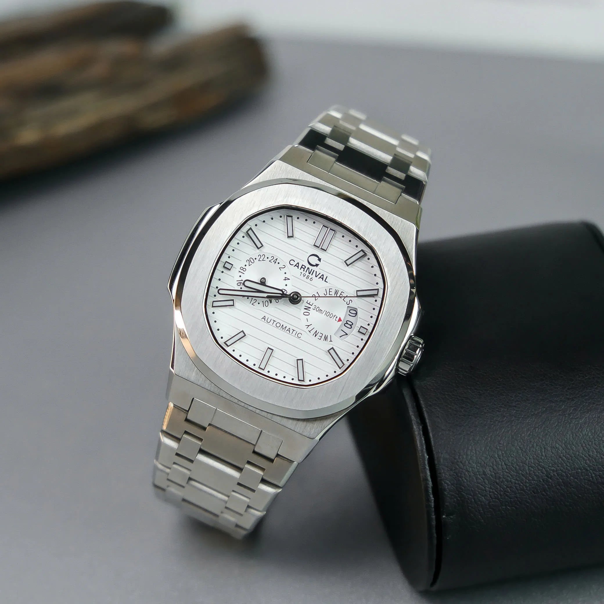 Carnival 8158G Bạc Trắng ( 8158G-VT-T)