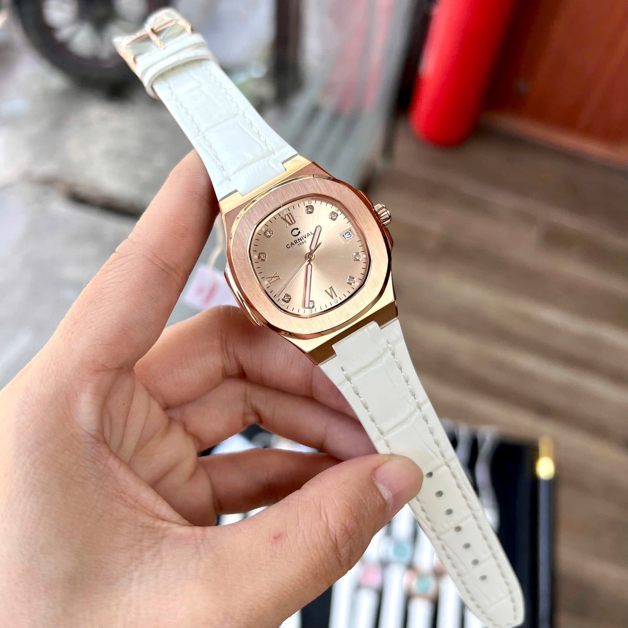 Carnival 8160L Rosegold Sundust Dây Da Trắng ( 8160L-VH-DD-NN1)