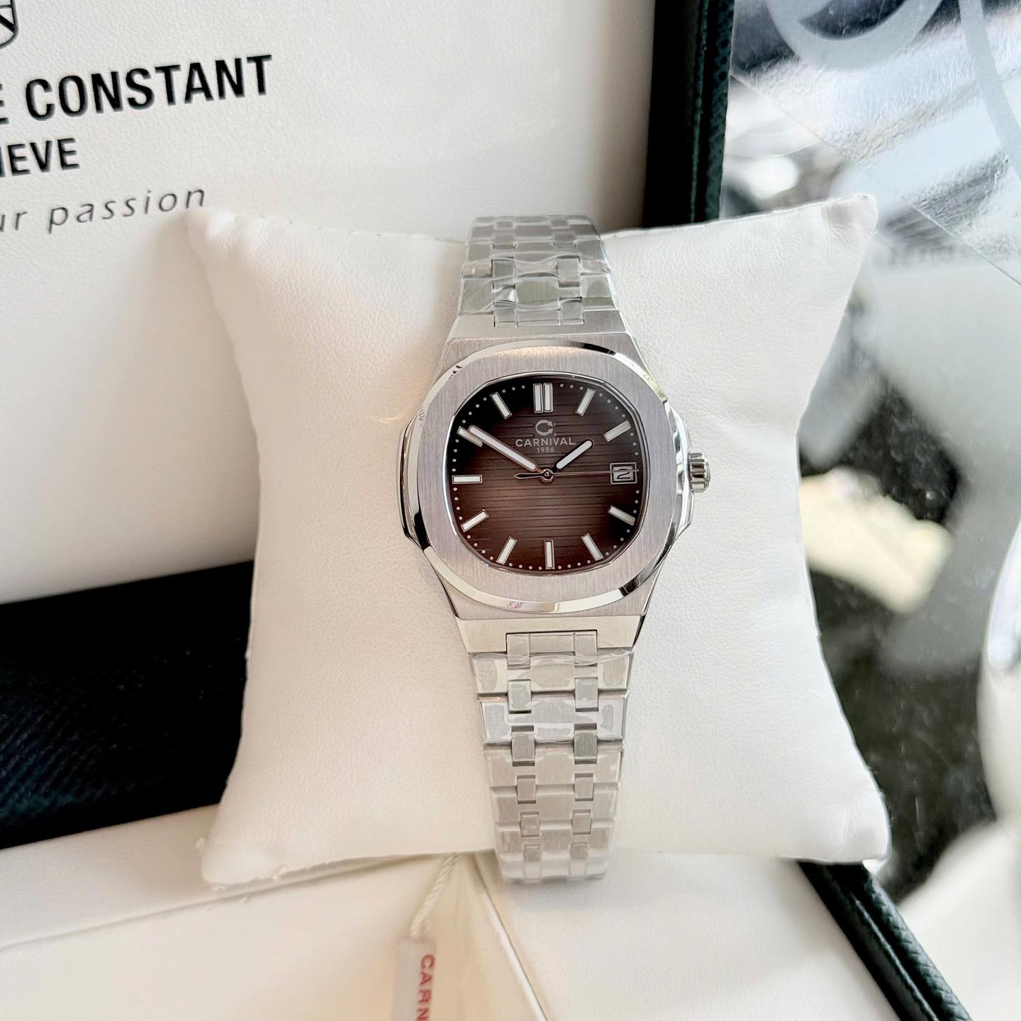 Carnival 8161L Bạc Đen ( 8161L-VT-D)