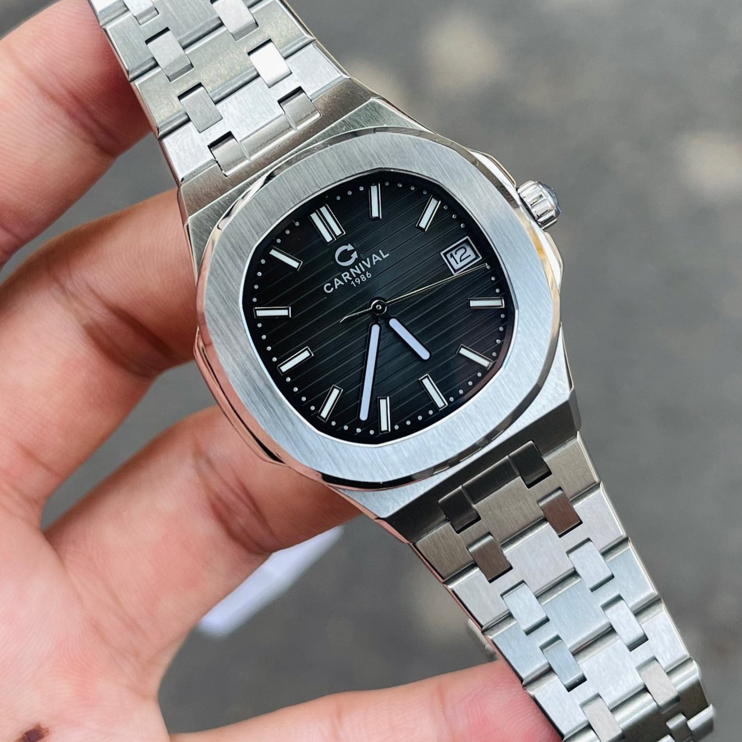 Carnival 8161L Bạc Đen ( 8161L-VT-D)