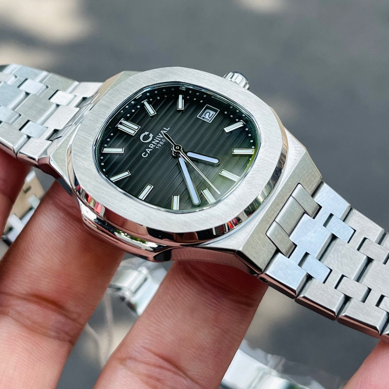 Carnival 8161L Bạc Đen ( 8161L-VT-D)