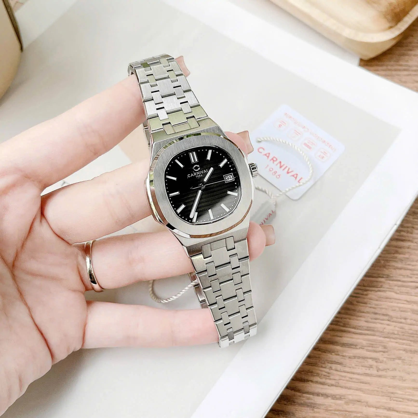 Carnival 8161L Bạc Đen ( 8161L-VT-D)